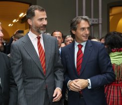 El entonces Príncipe Felipe y el Presidente de la FEMP, en Cádiz (septiembre de 2012), durante la Asamblea General del CMRE
